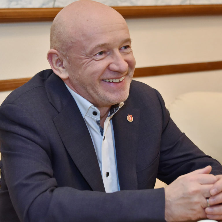 vam-ulybaetsya-mini-768x767.jpg vam-ulybaetsya-mini-768x767.jpg