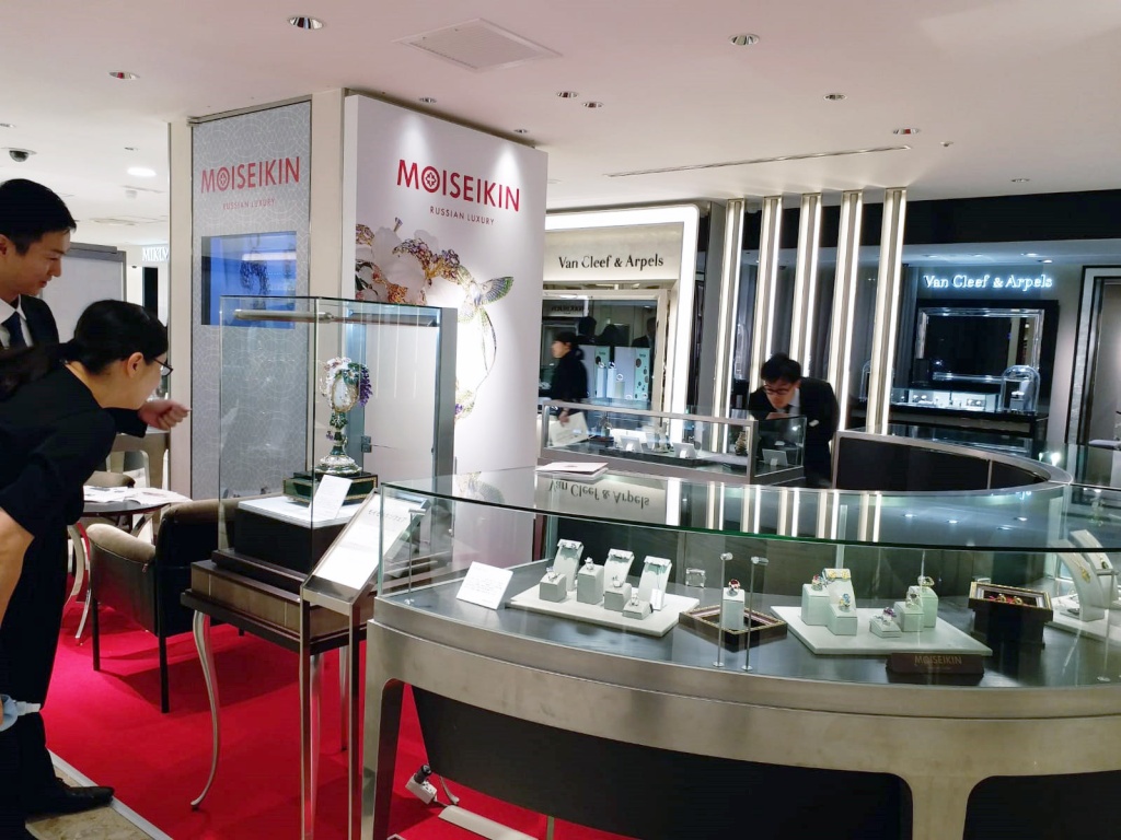 Tokio-univermag-Isetan.jpg Tokio-univermag-Isetan.jpg